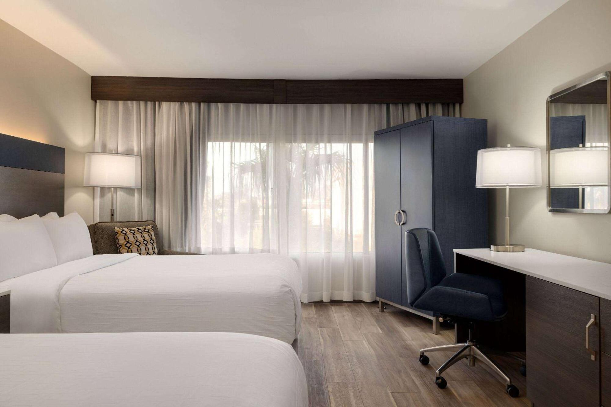 Wyndham Phoenix Airport - Tempe Exterior photo