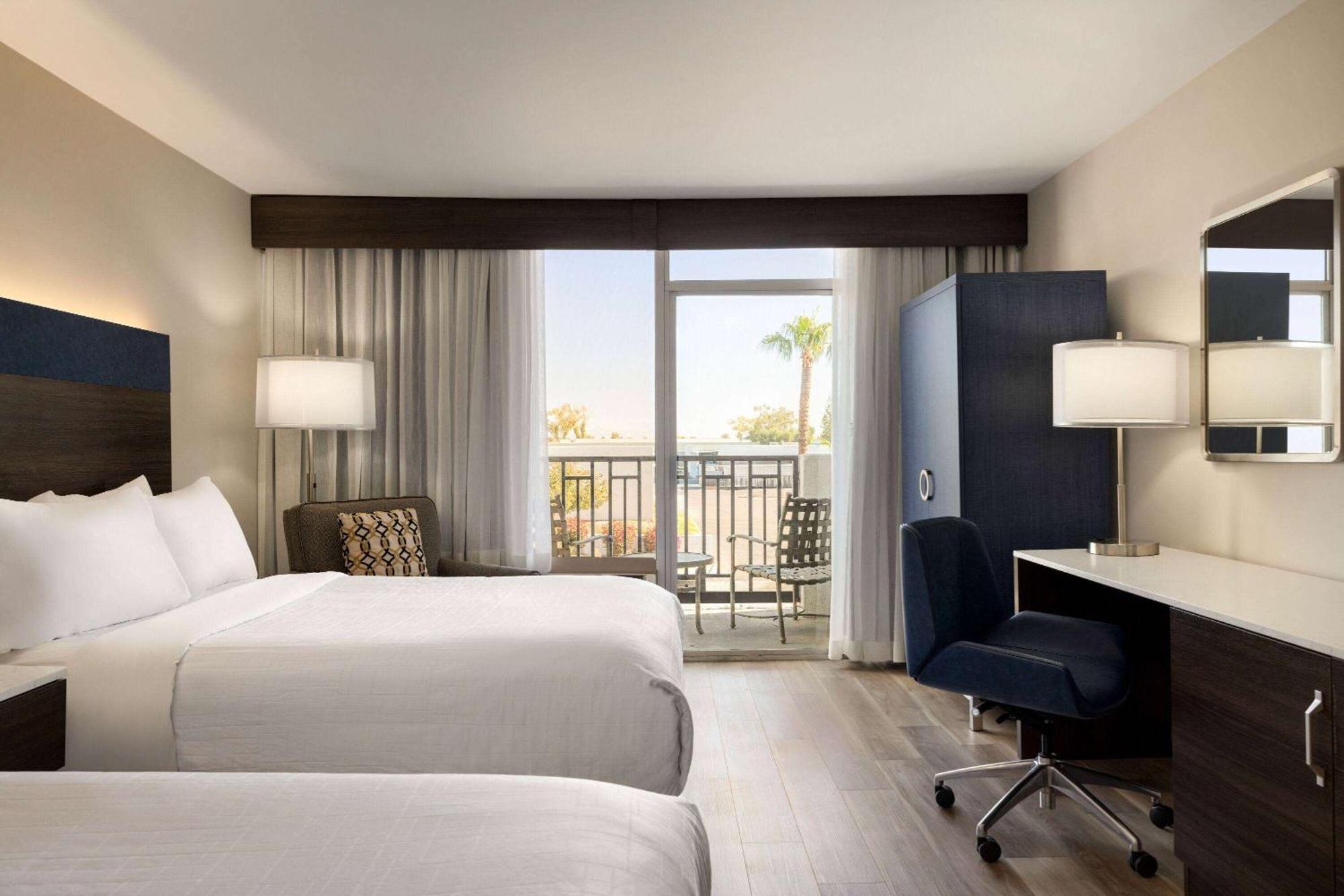 Wyndham Phoenix Airport - Tempe Exterior photo