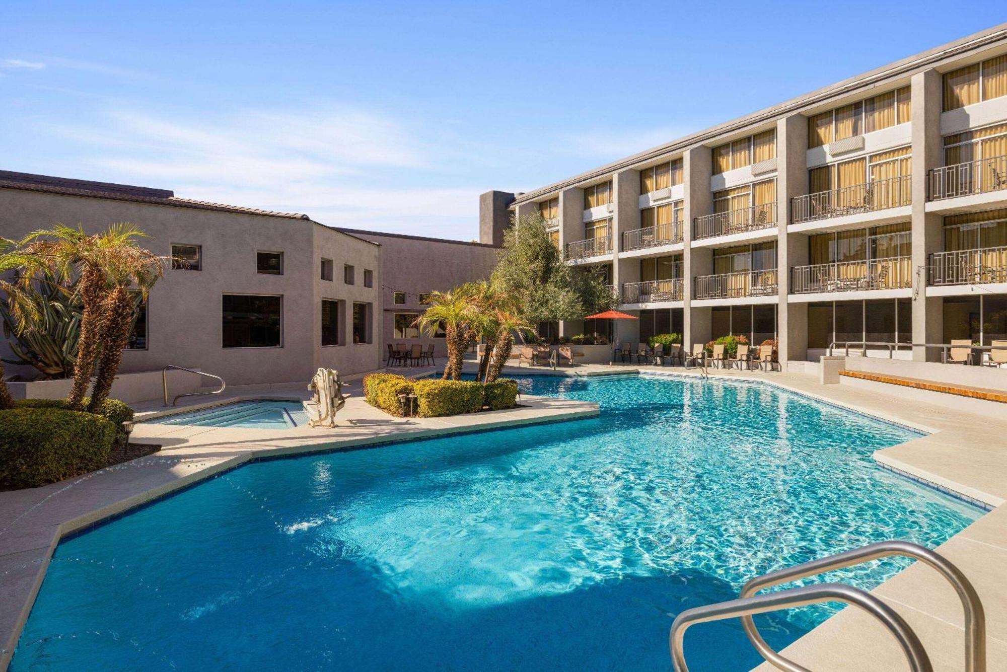 Wyndham Phoenix Airport - Tempe Exterior photo