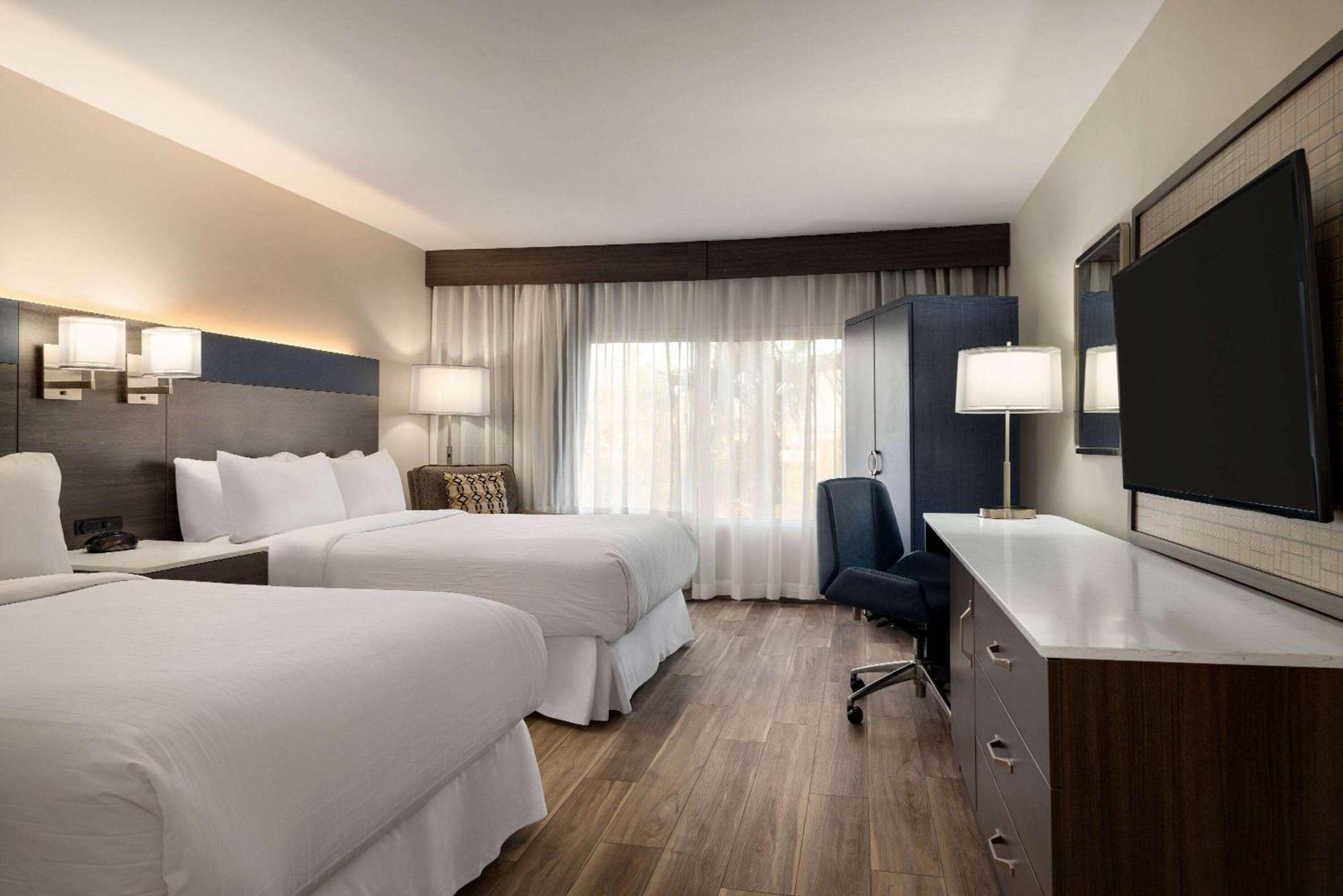Wyndham Phoenix Airport - Tempe Exterior photo