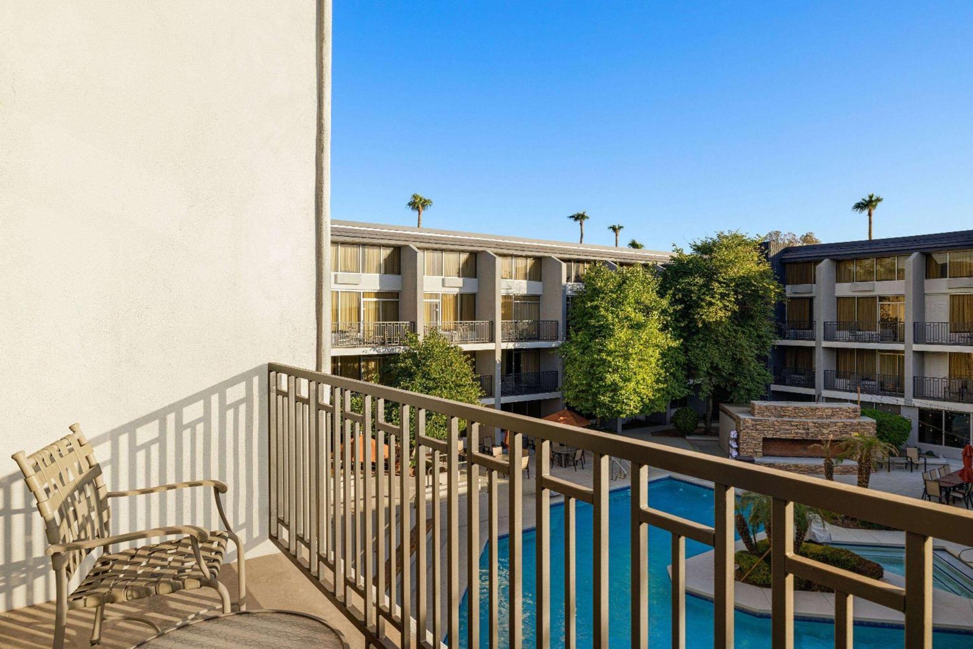 Wyndham Phoenix Airport - Tempe Exterior photo