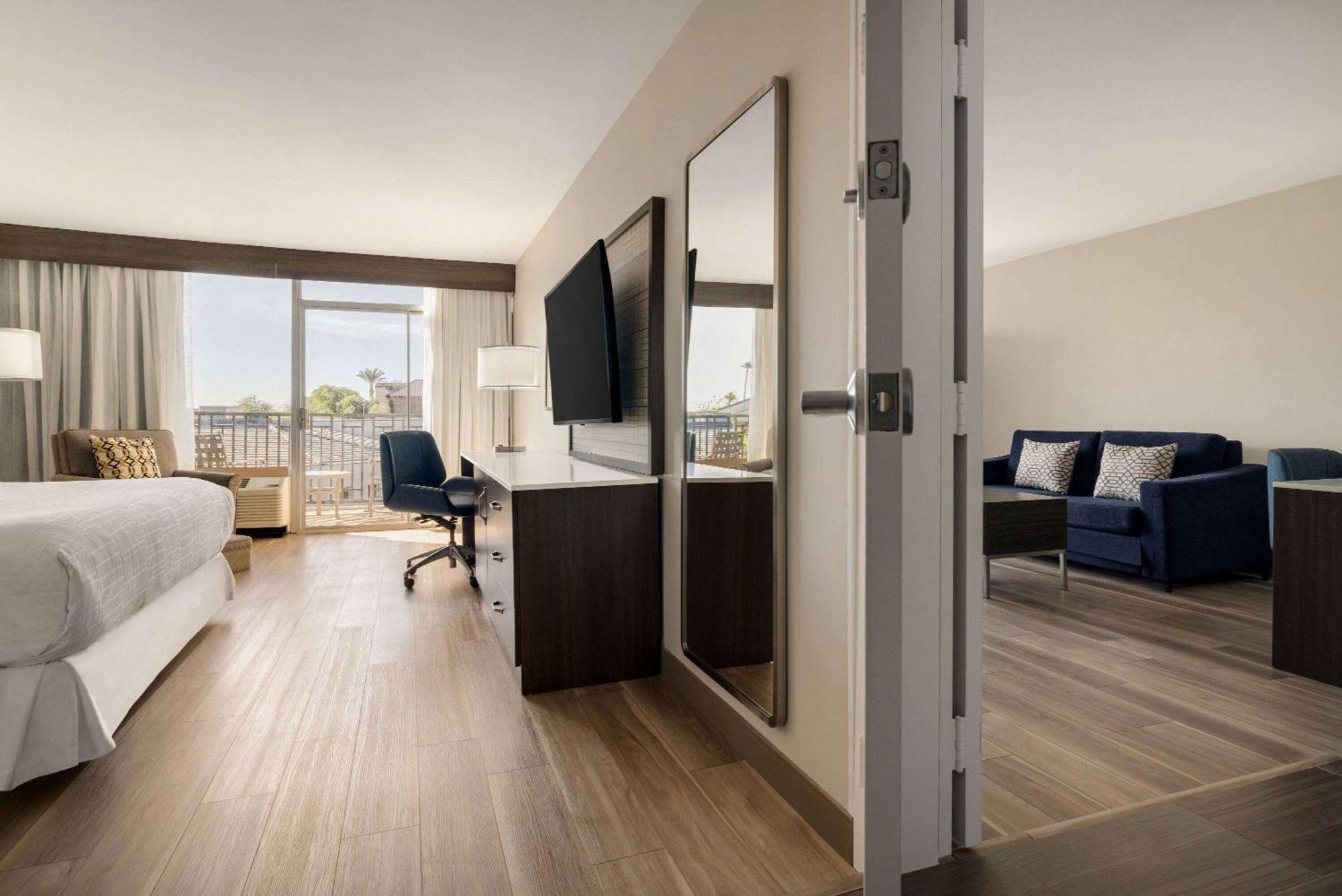 Wyndham Phoenix Airport - Tempe Exterior photo