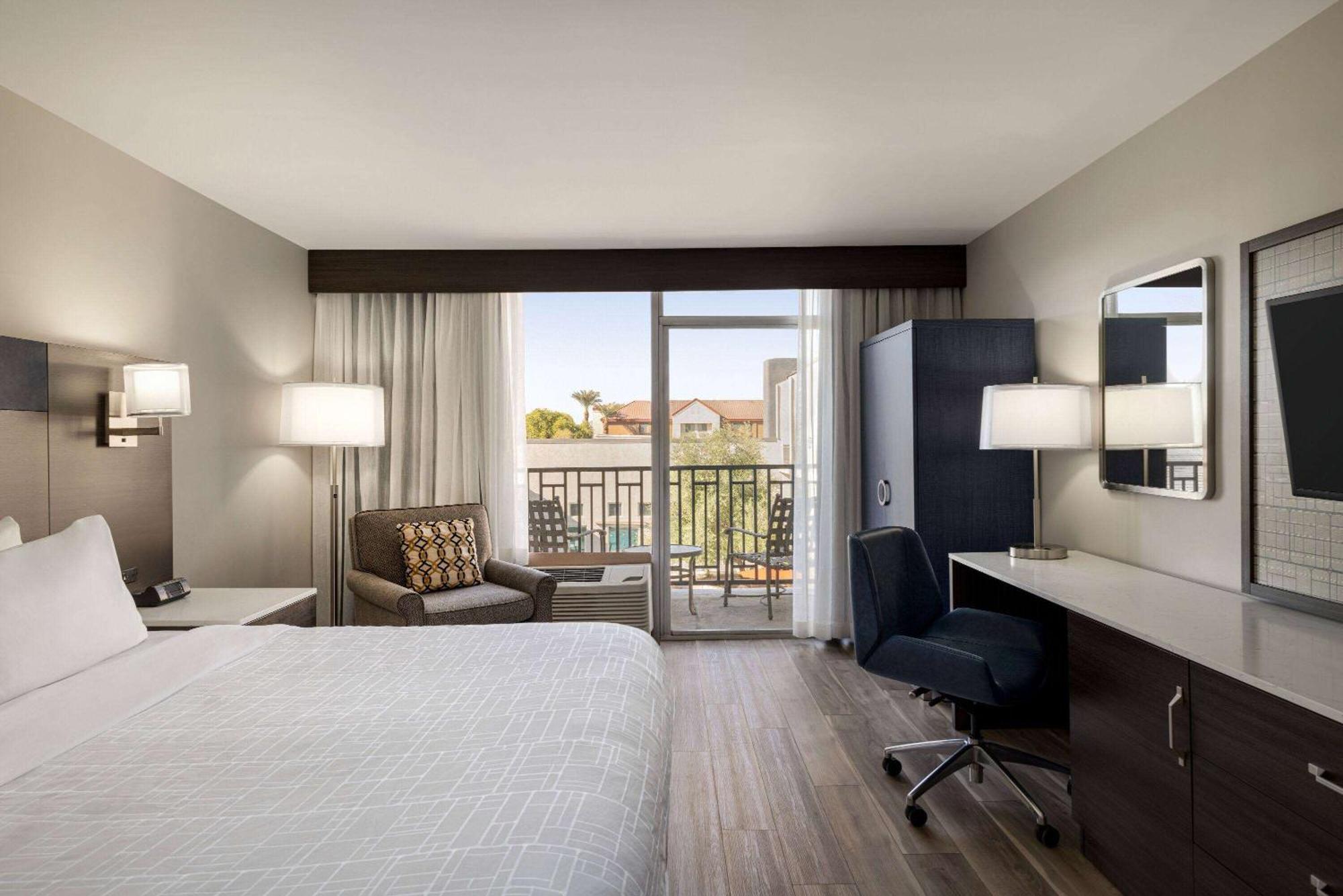 Wyndham Phoenix Airport - Tempe Exterior photo