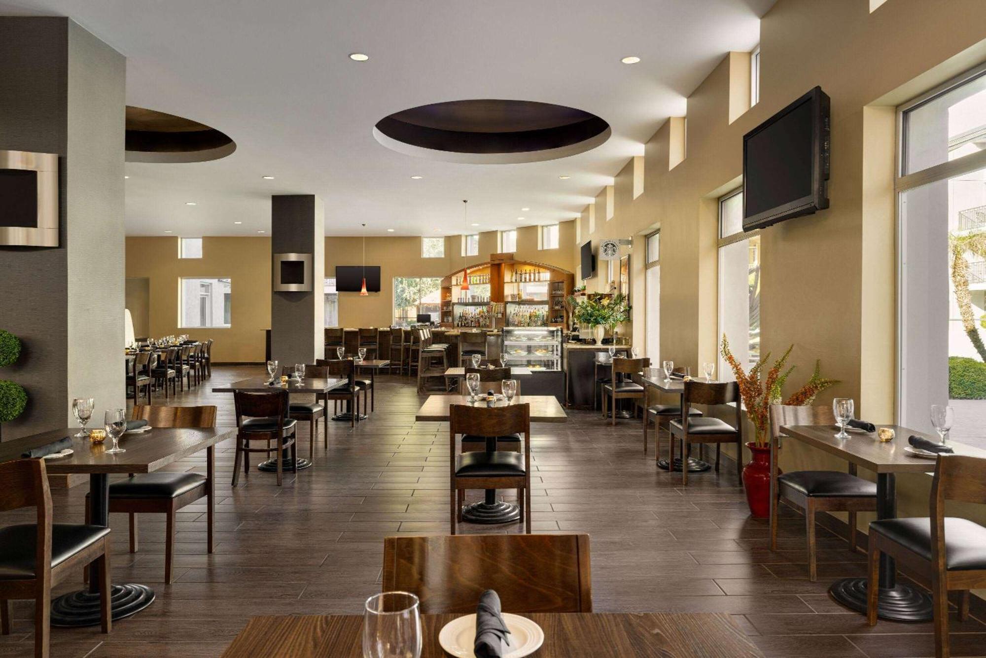 Wyndham Phoenix Airport - Tempe Exterior photo