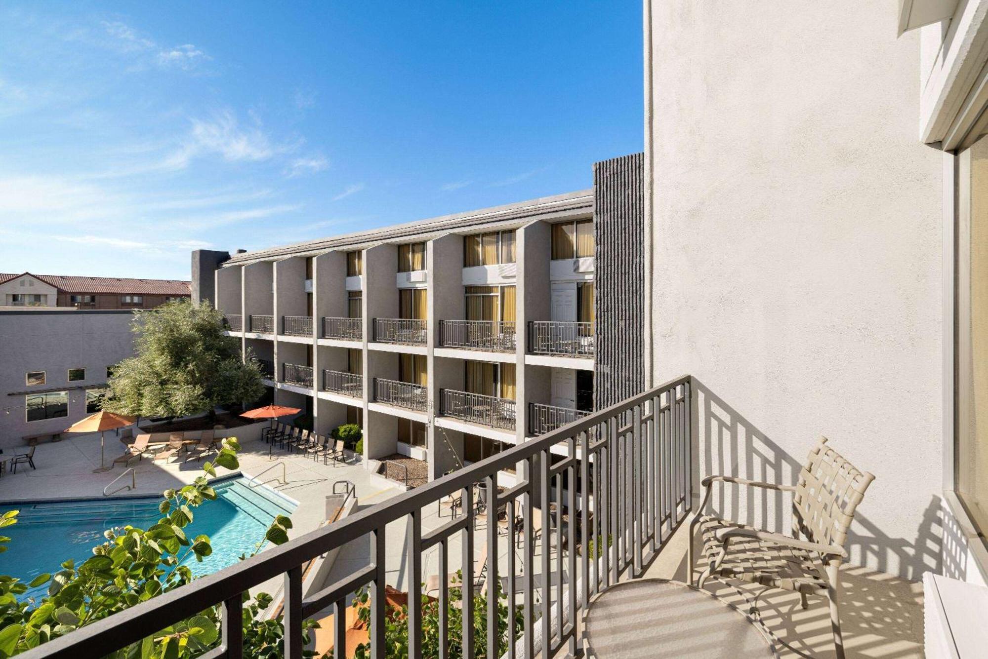 Wyndham Phoenix Airport - Tempe Exterior photo